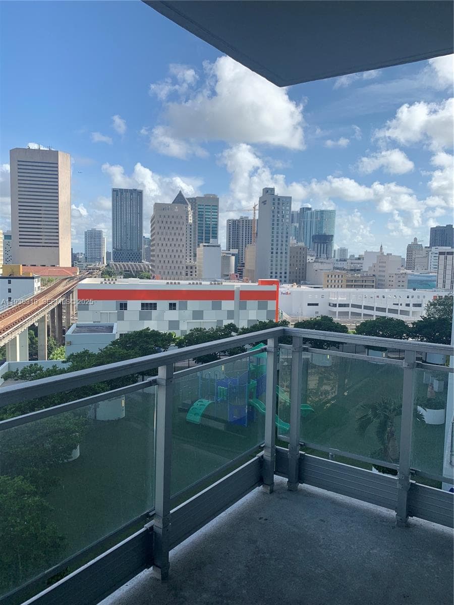 IVY at Riverfront Unit 1211 condo for sale at 90 SW 3rd St # 1211, Miami FL 33130