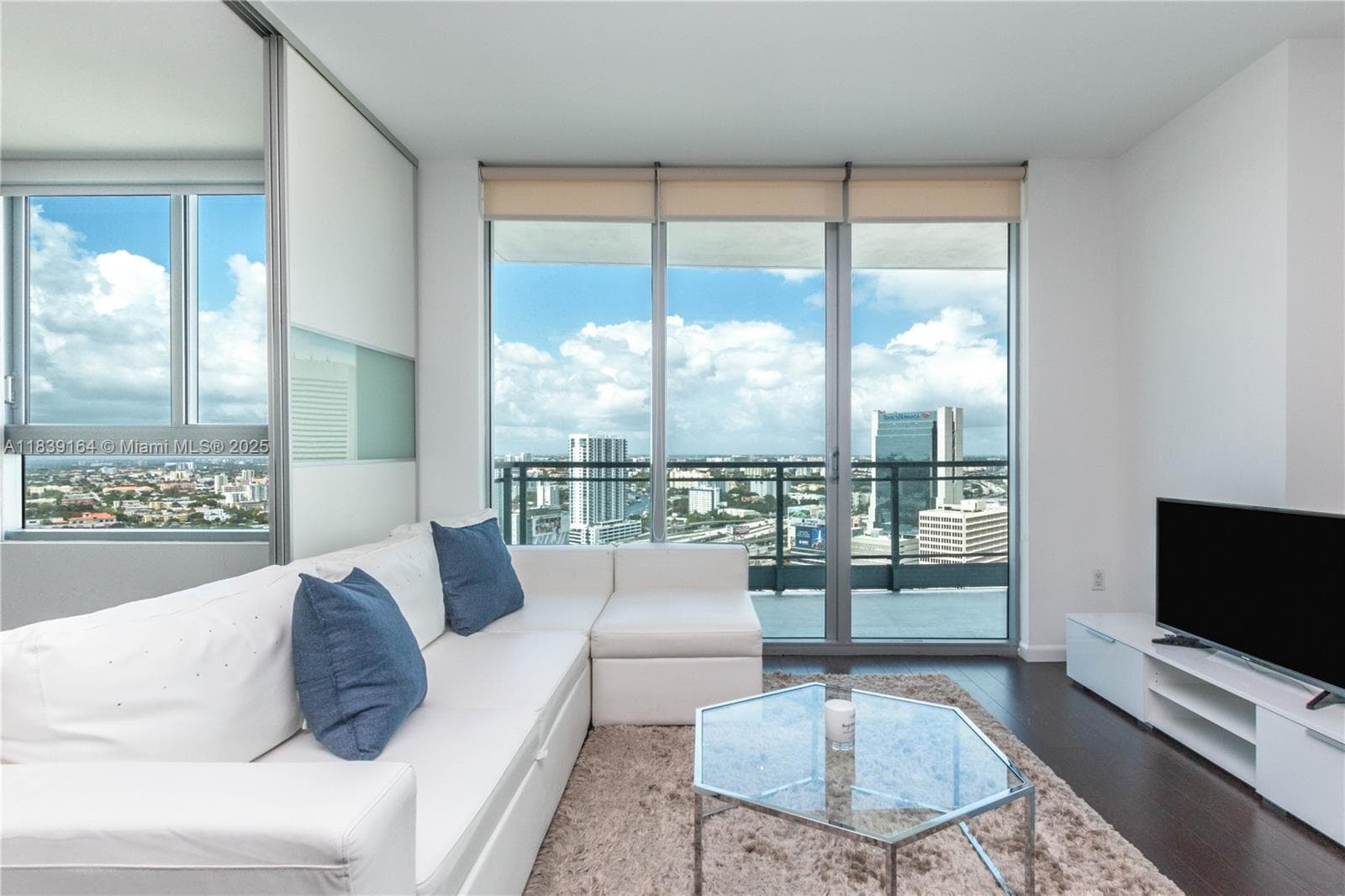IVY at Riverfront Unit 2905 condo rented at 90 SW 3rd St # 2905, Miami FL 33130