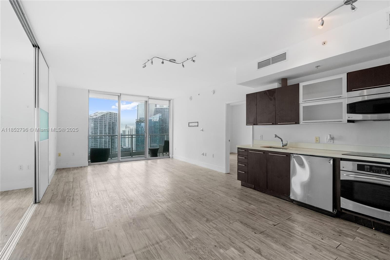 IVY at Riverfront Unit 4203 condo rented at 90 SW 3rd St # 4203, Miami FL 33130