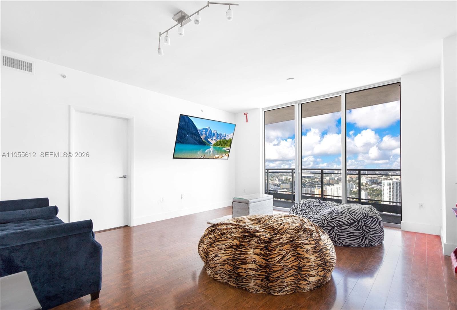 IVY at Riverfront Unit 4408 condo rented at 90 SW 3rd St # 4408, Miami FL 33130