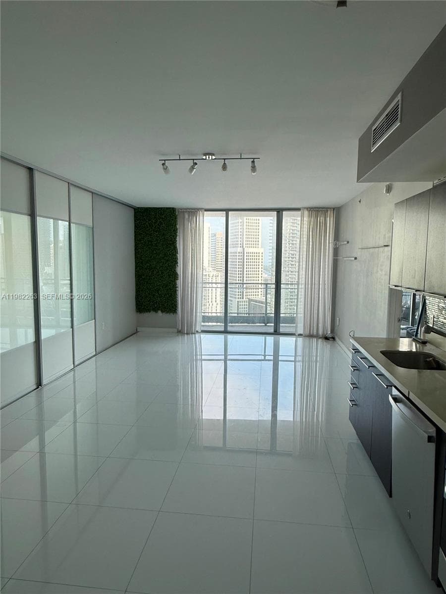 IVY at Riverfront Unit 3203 condo rented at 90 SW 3rd St # 3203, Miami FL 33130