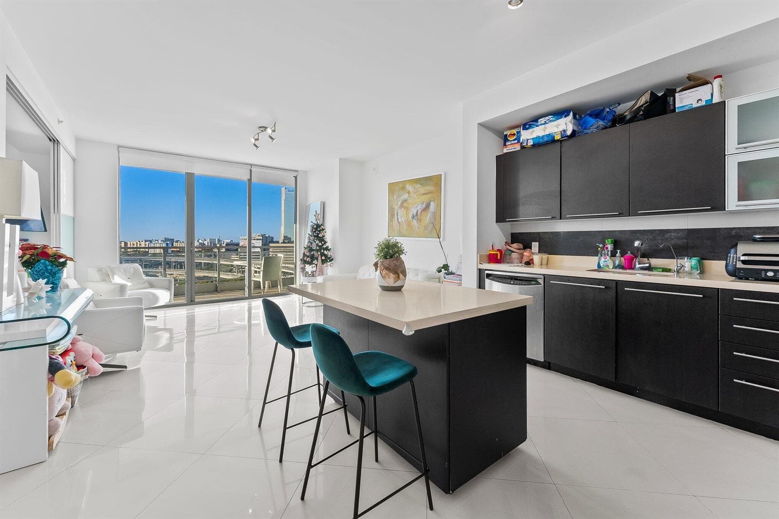 IVY at Riverfront Unit 1410 condo pending at 90 SW 3rd Street # 1410, Miami FL 33130