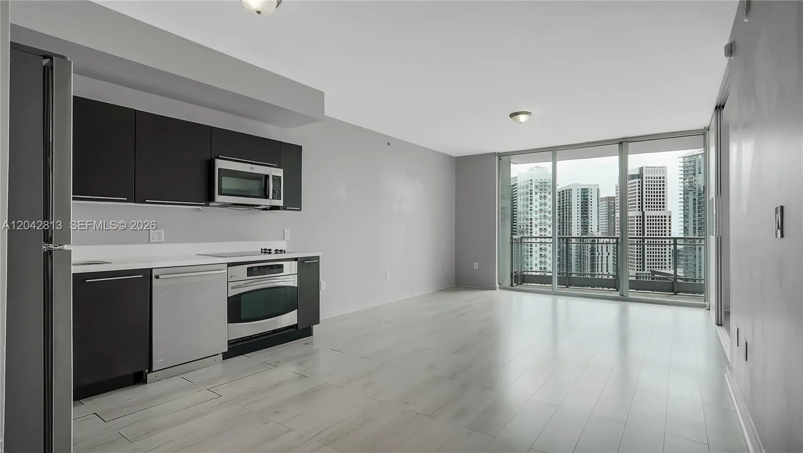 IVY at Riverfront Unit 3003 condo pending at 90 SW 3rd St # 3003, Miami FL 33130